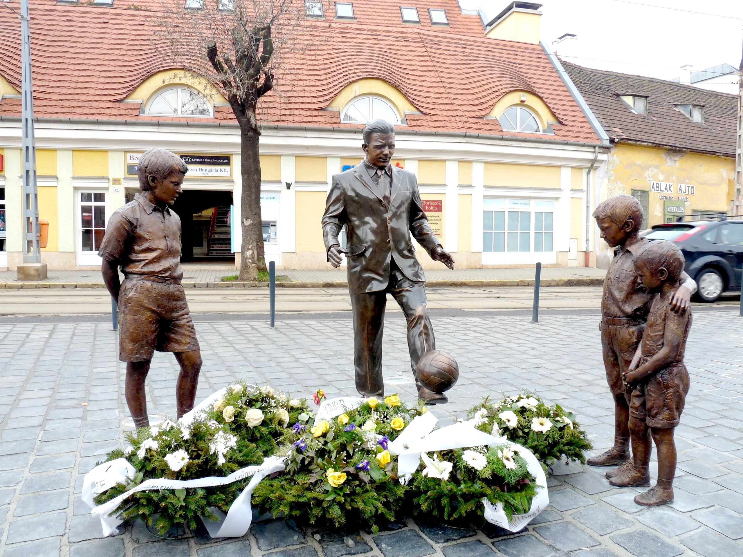 5 players who have statues erected in their honour
