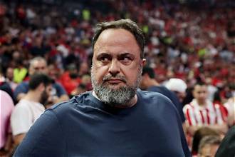 Marinakis sues Palace over fan banner